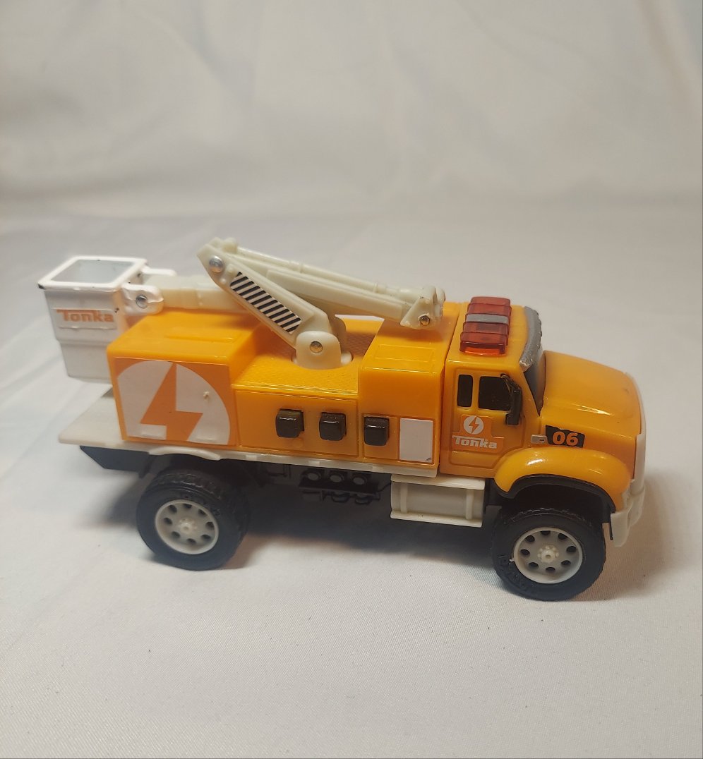 Toy clearance lineman truck