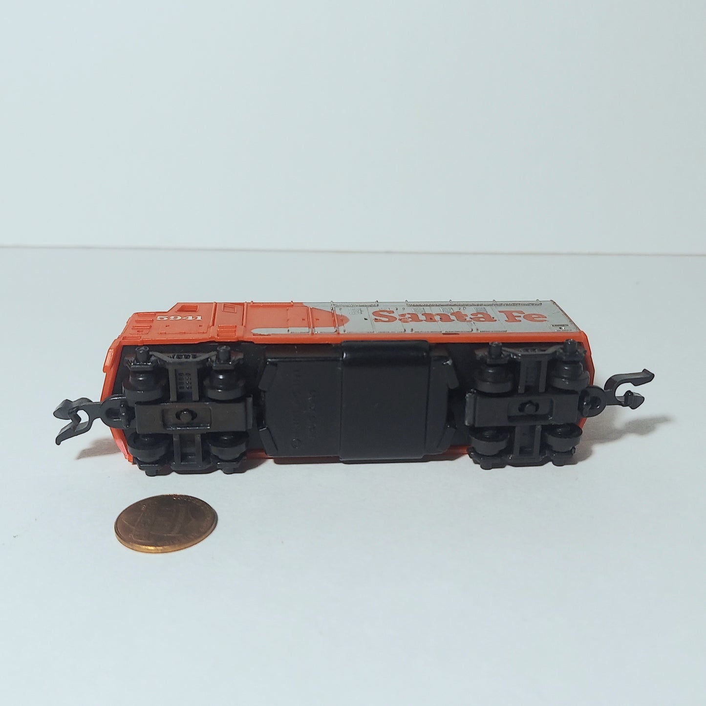 Hot Wheels Stow & Go Train Set  Santa Fe diesal loccomotive