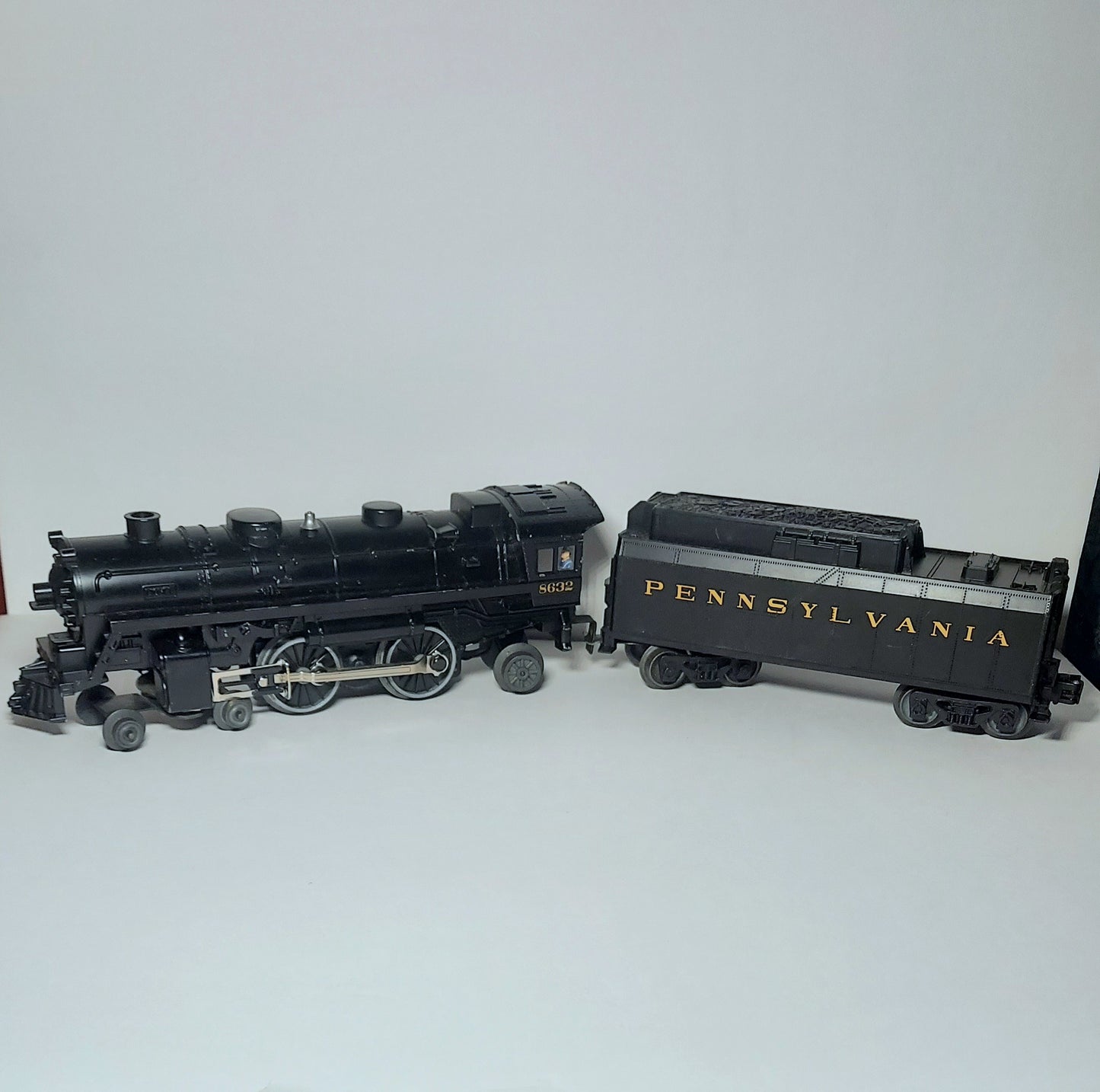 Lionel ~ 8632 4-4-2 Steam Engine & tender Pennsylvania