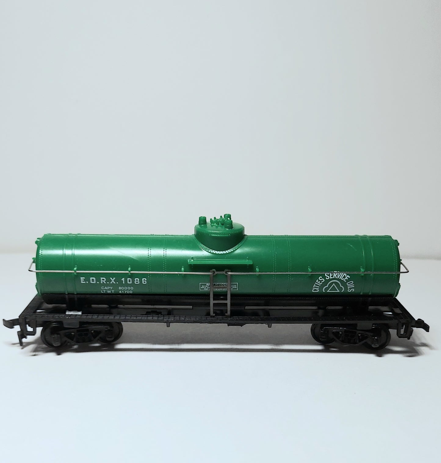 Model Power 8032 HO Train “Cities Service Oils” Single Dome Tanker E.O.R.X.1086.