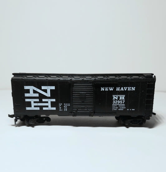 VINTAGE HO BOXCAR MODEL POWER NEW HAVEN NH 32957 BLACK W SLIDING DOORS