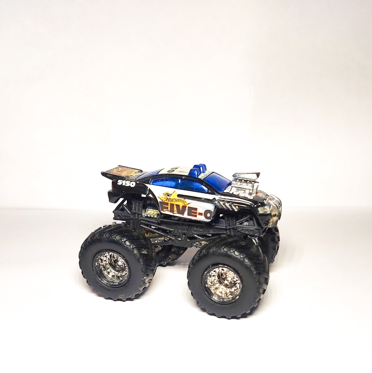 Hot Wheels Monster Jam Five-O Monster Truck with Metal Base 1:64