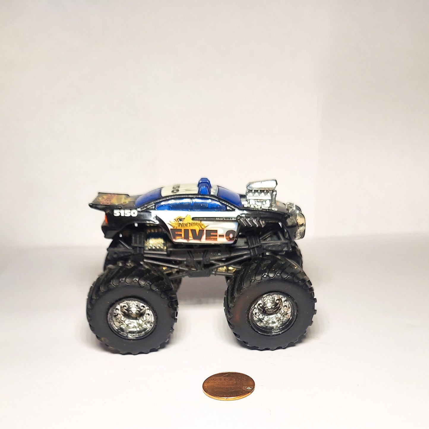 Hot Wheels Monster Jam Five-O Monster Truck with Metal Base 1:64