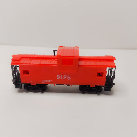 Model Power 9125 Santa Fe HO Scale  Caboose Red Safety Train