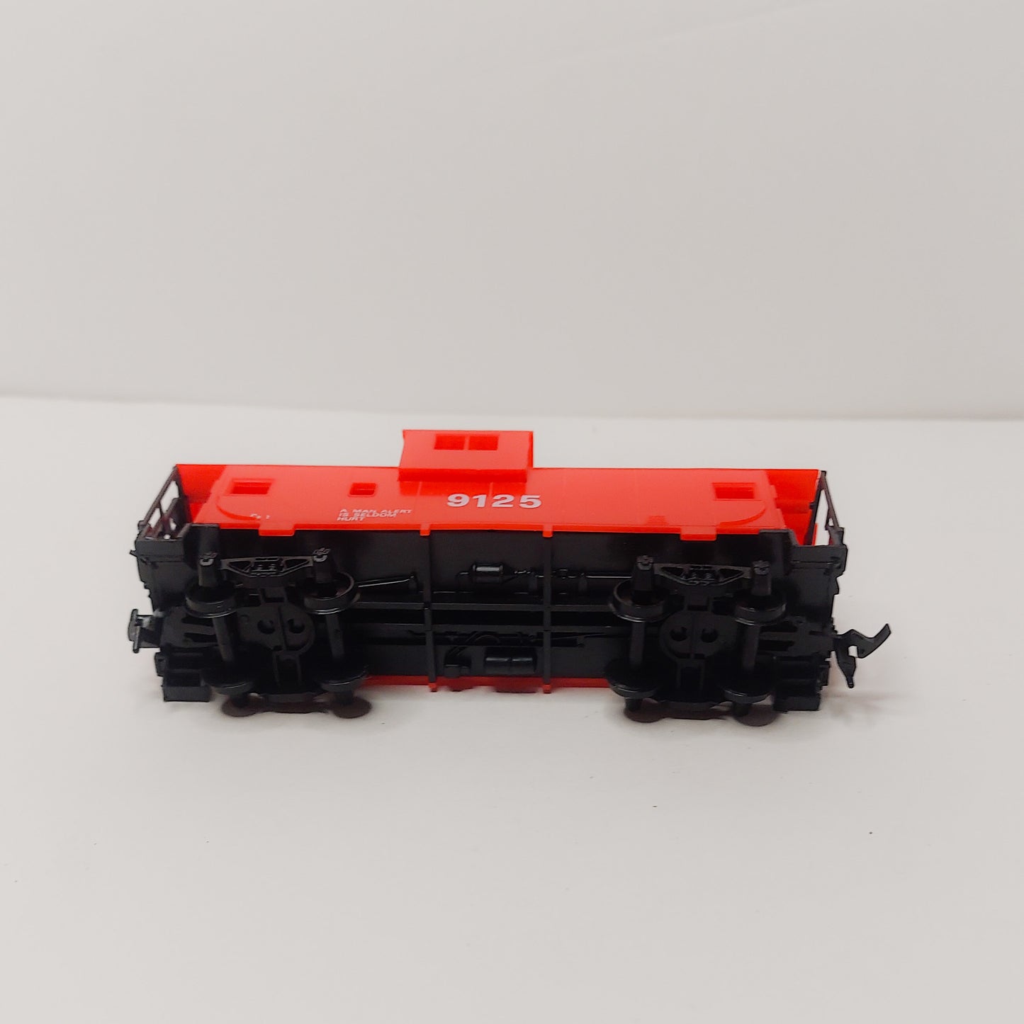 Model Power 9125 Santa Fe HO Scale  Caboose Red Safety Train