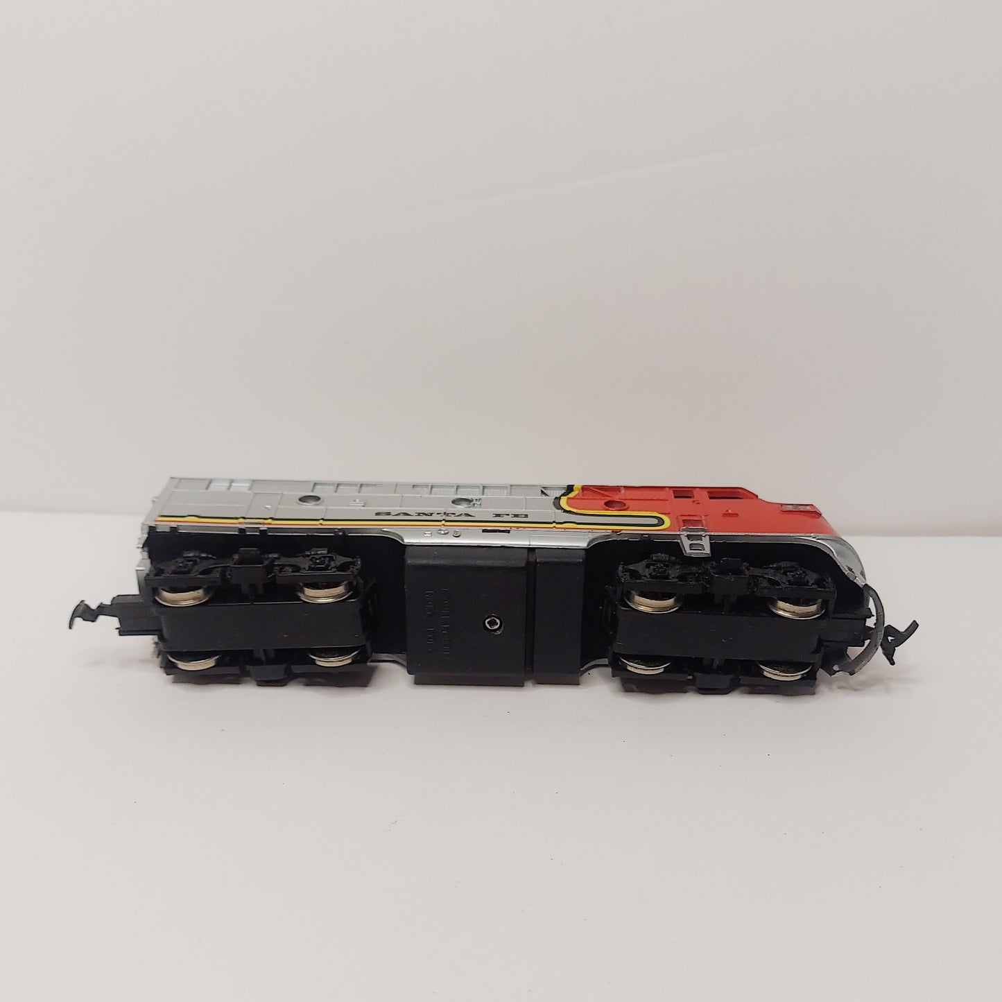 MODEL POWER HO SCALE F-3 SANTA FE DIESEL LOCOMOTIVE 6730