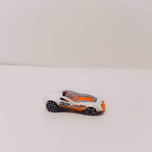 2003 Hot Wheels White Culor #32, Made in Malaysia