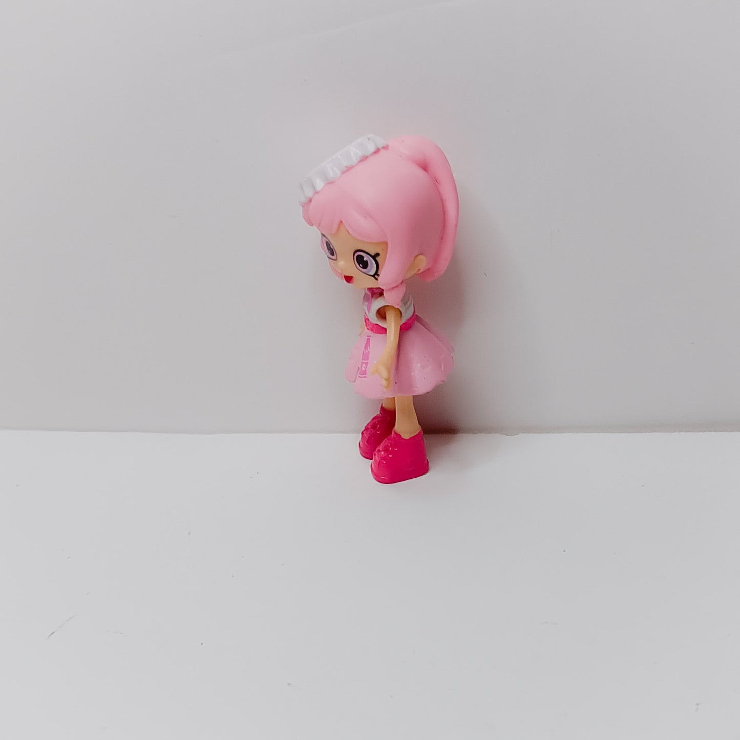 Shopkins Happy Places Lil Shoppies Pinkie Cola with Dress