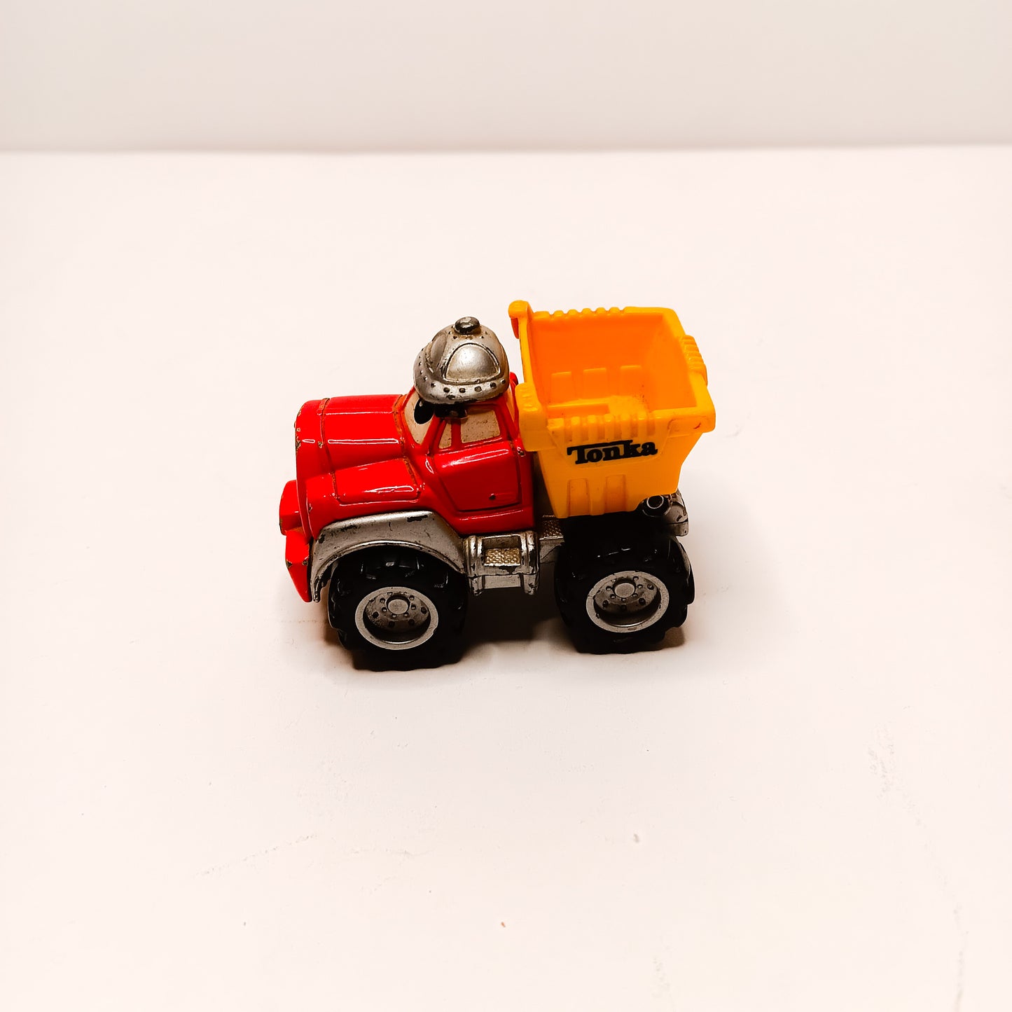 Vintage Hasbro Maisto Tonka Dump Truck Lil Chuck Toy Red Yellow, 2000