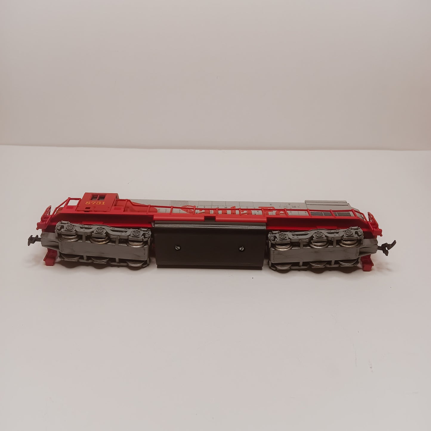 Vintage HO Santa Fe #8731 Diesel Locomotive Red & Silver Made In Yugoslavia