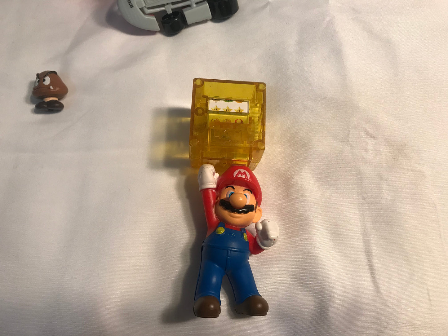 Supper Mario plastic figurine lot of six plus yellow slide