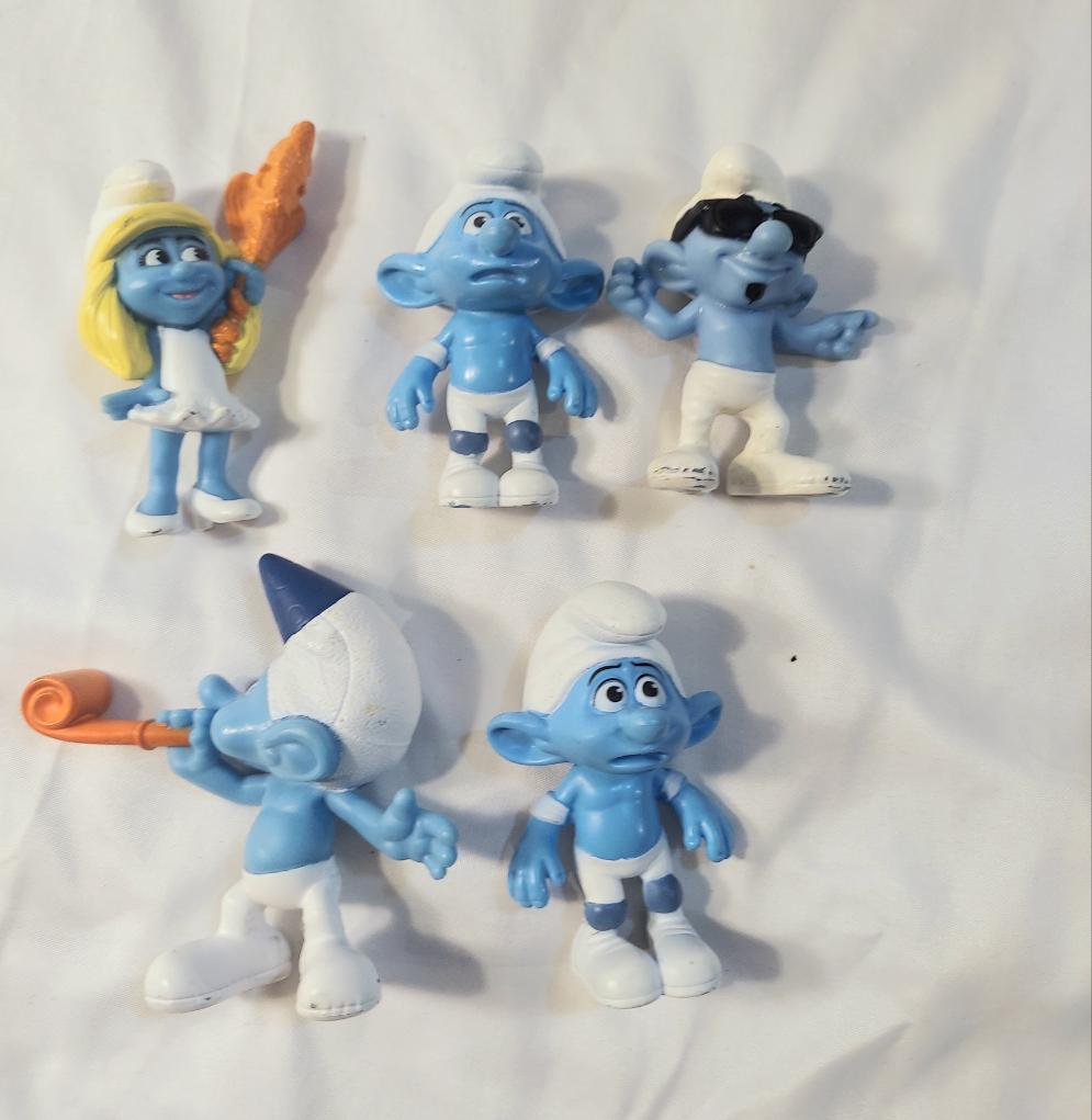 Peyo miscellaneous  plastic smurf figurine lot 0f 5