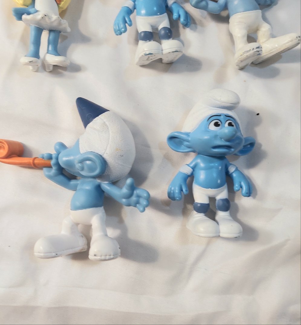 Peyo miscellaneous  plastic smurf figurine lot 0f 5