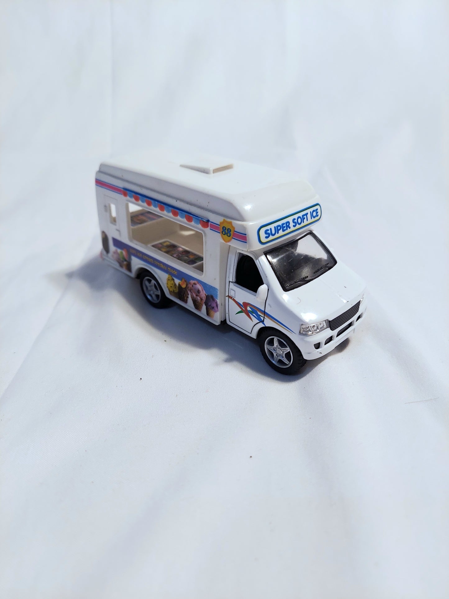 Kids Ice Cream Truck Metal Diecast Pull Back Drives Action