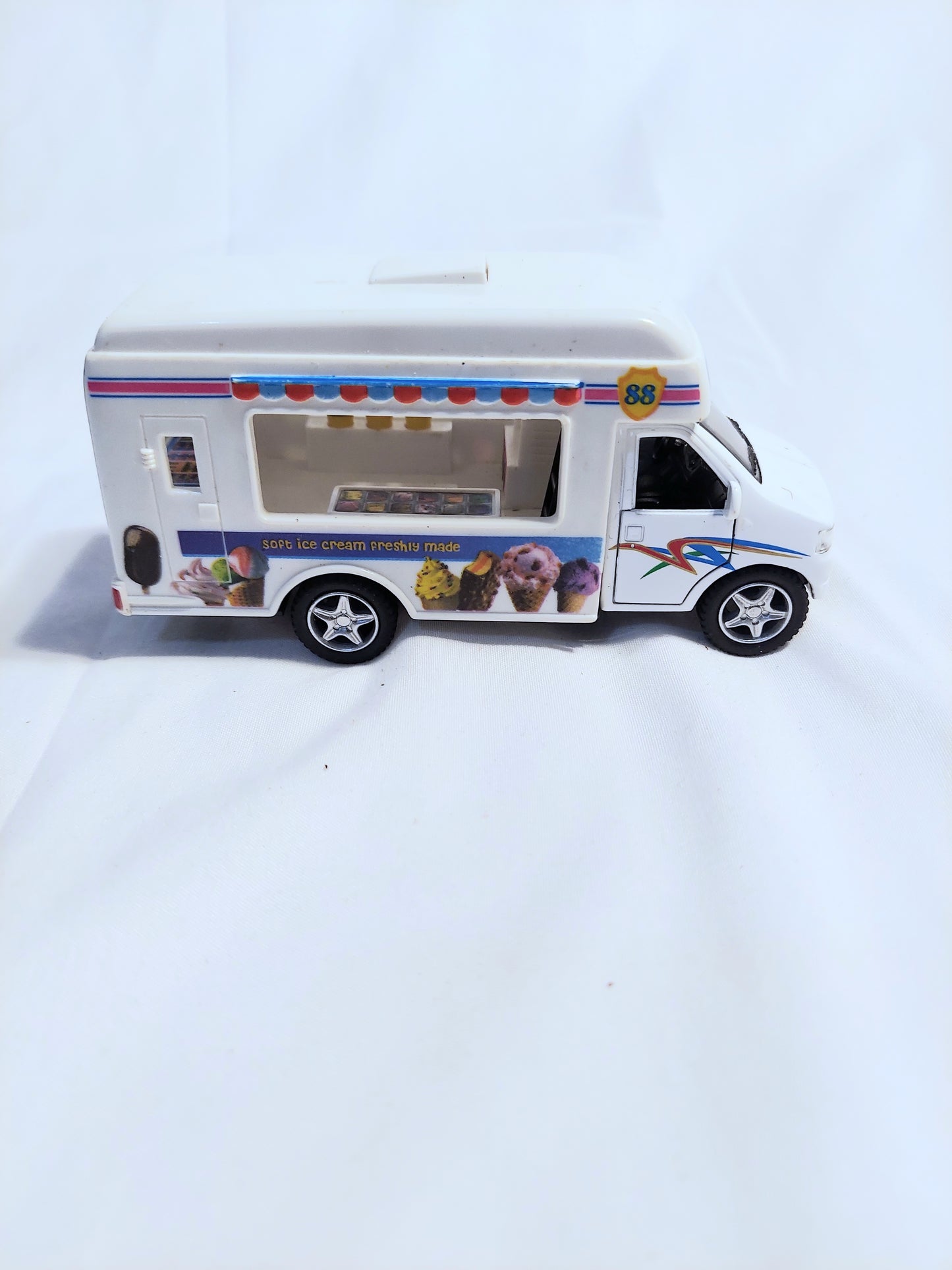 Kids Ice Cream Truck Metal Diecast Pull Back Drives Action