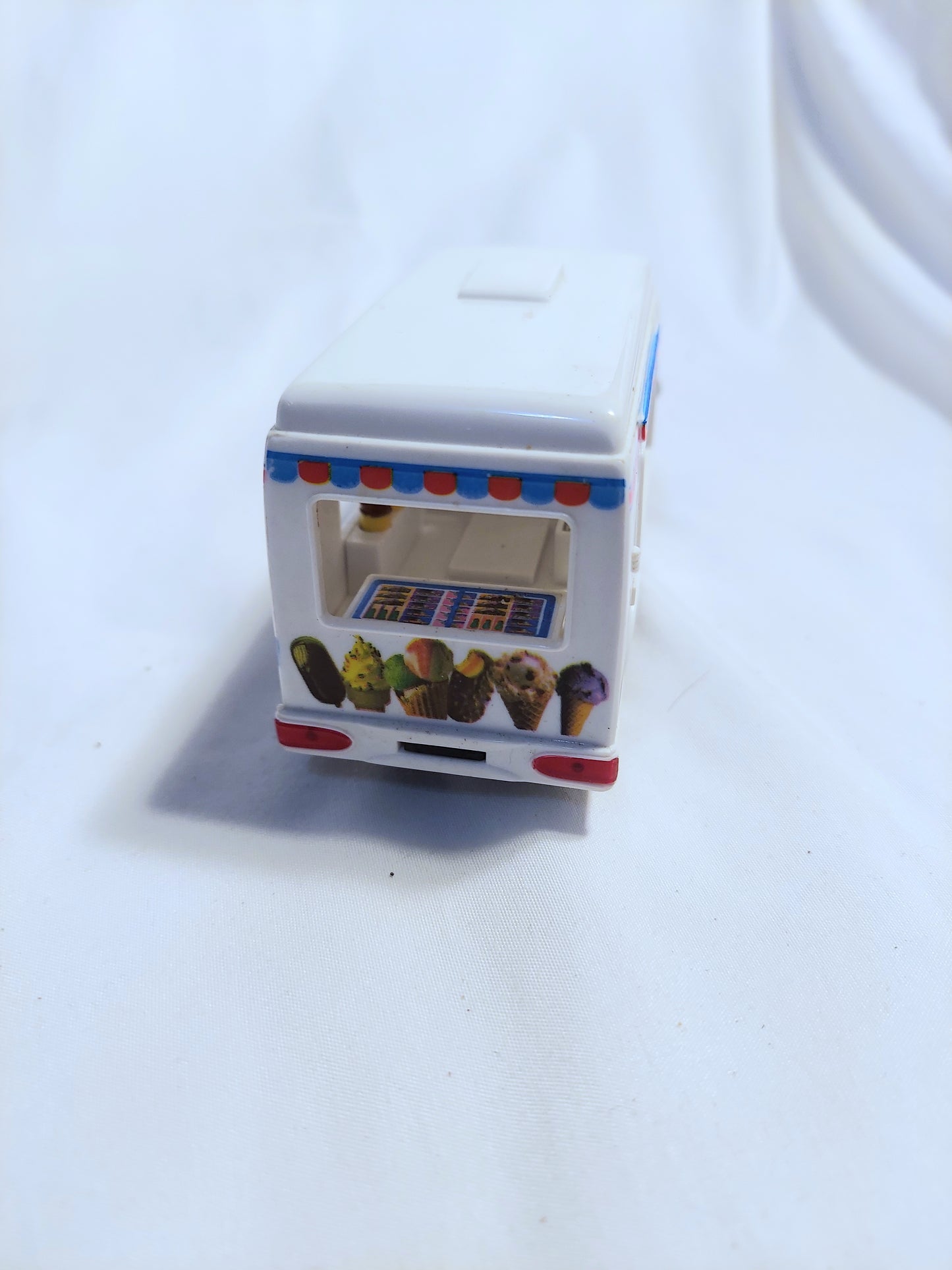 Kids Ice Cream Truck Metal Diecast Pull Back Drives Action