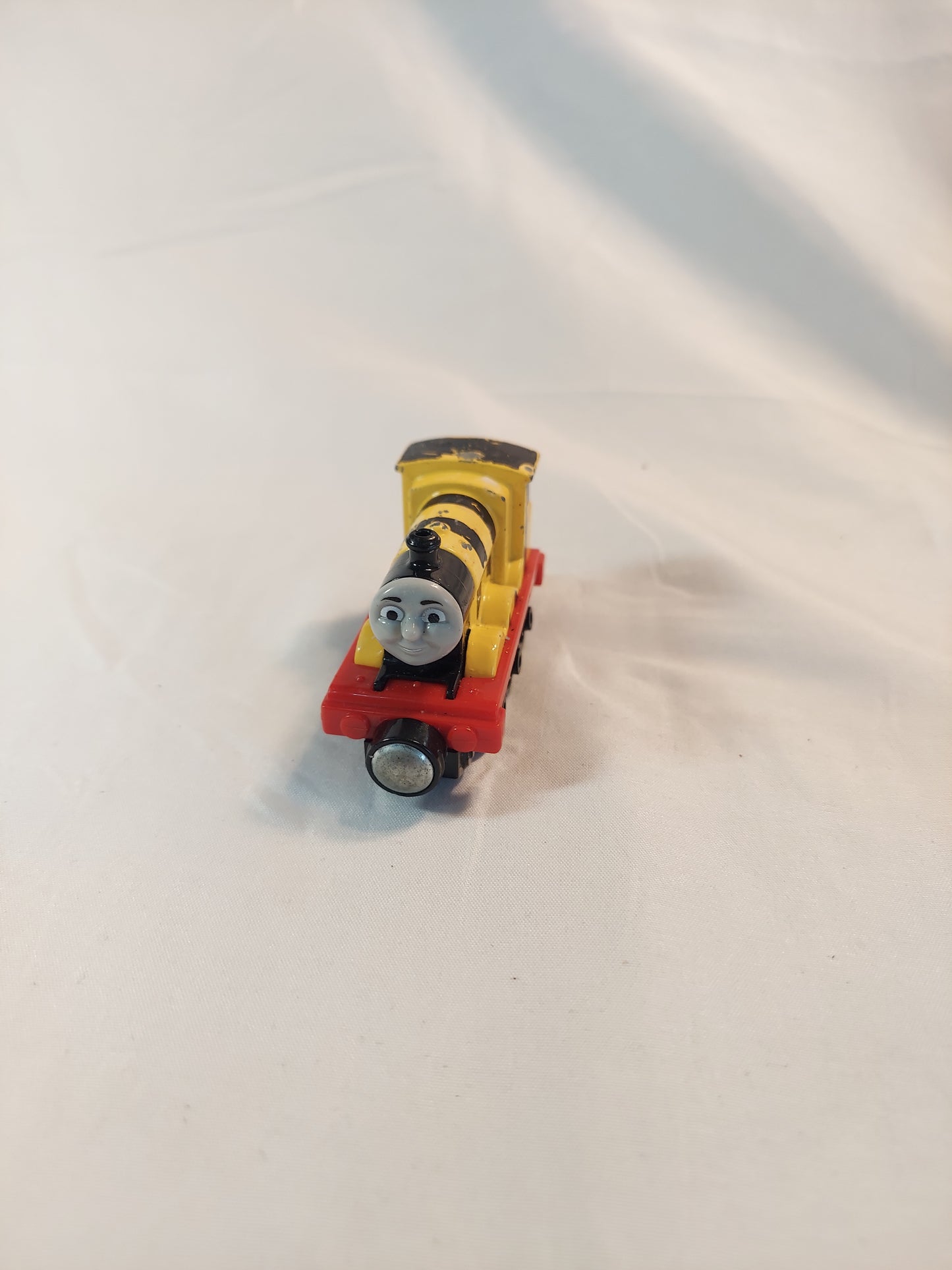 Thomas And Friends Busy As A Bee James Die Cast Magnetic 2013 Mattel G50A