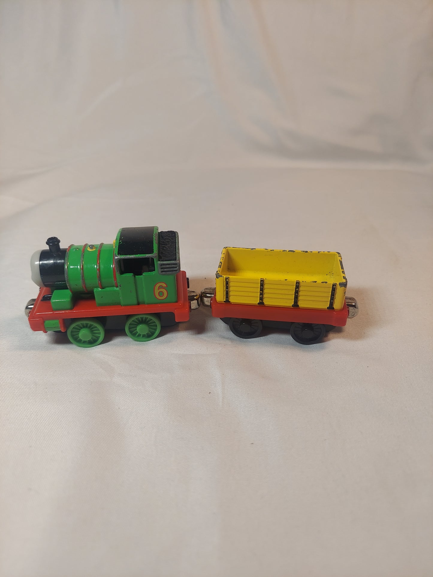 diecast 2002 gullane thomas and friends Percy with yellow car