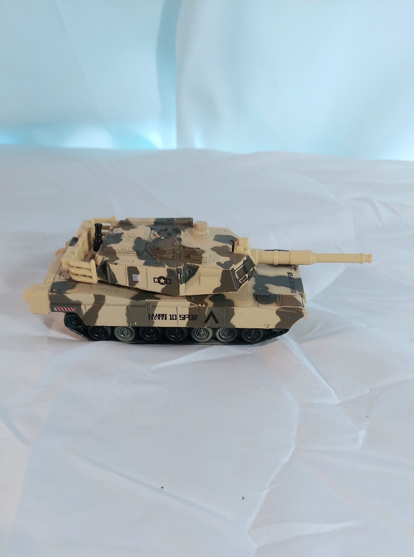 Super Tank Team M1 Abrams, Desert Tan Camouflage - Showcasts 8882/3D - 6.5 Inch Scale Diecast Model Replica