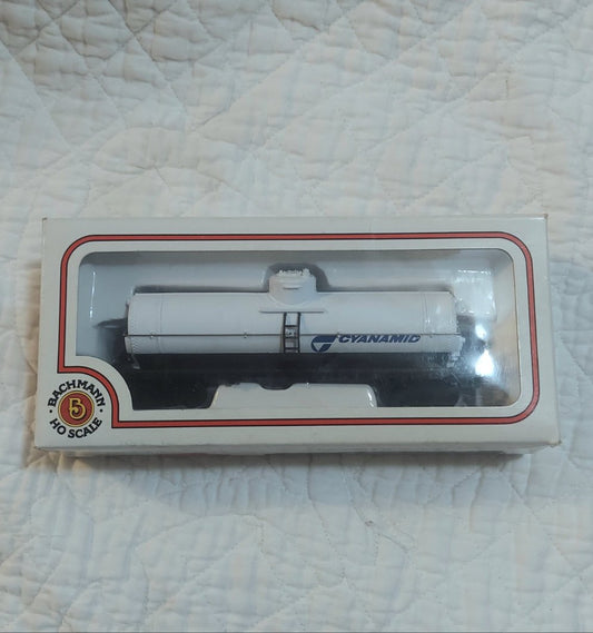 HO Scale Bachmann Single Dome Tanker CYANAMID Tank Car