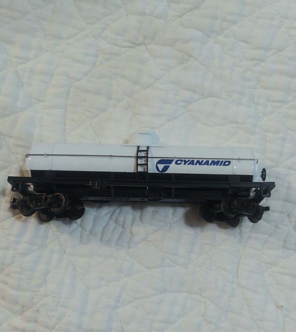 HO Scale Bachmann Single Dome Tanker CYANAMID Tank Car