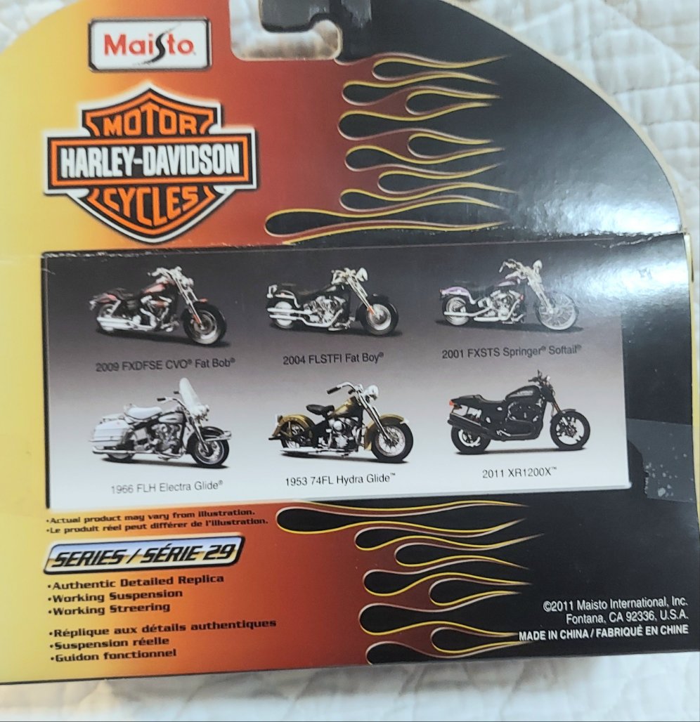 Maisto Motorcycles Harley-Davidson Series 29 Die-Cast 1953 74FL Hydra Glide 1:18 Scale