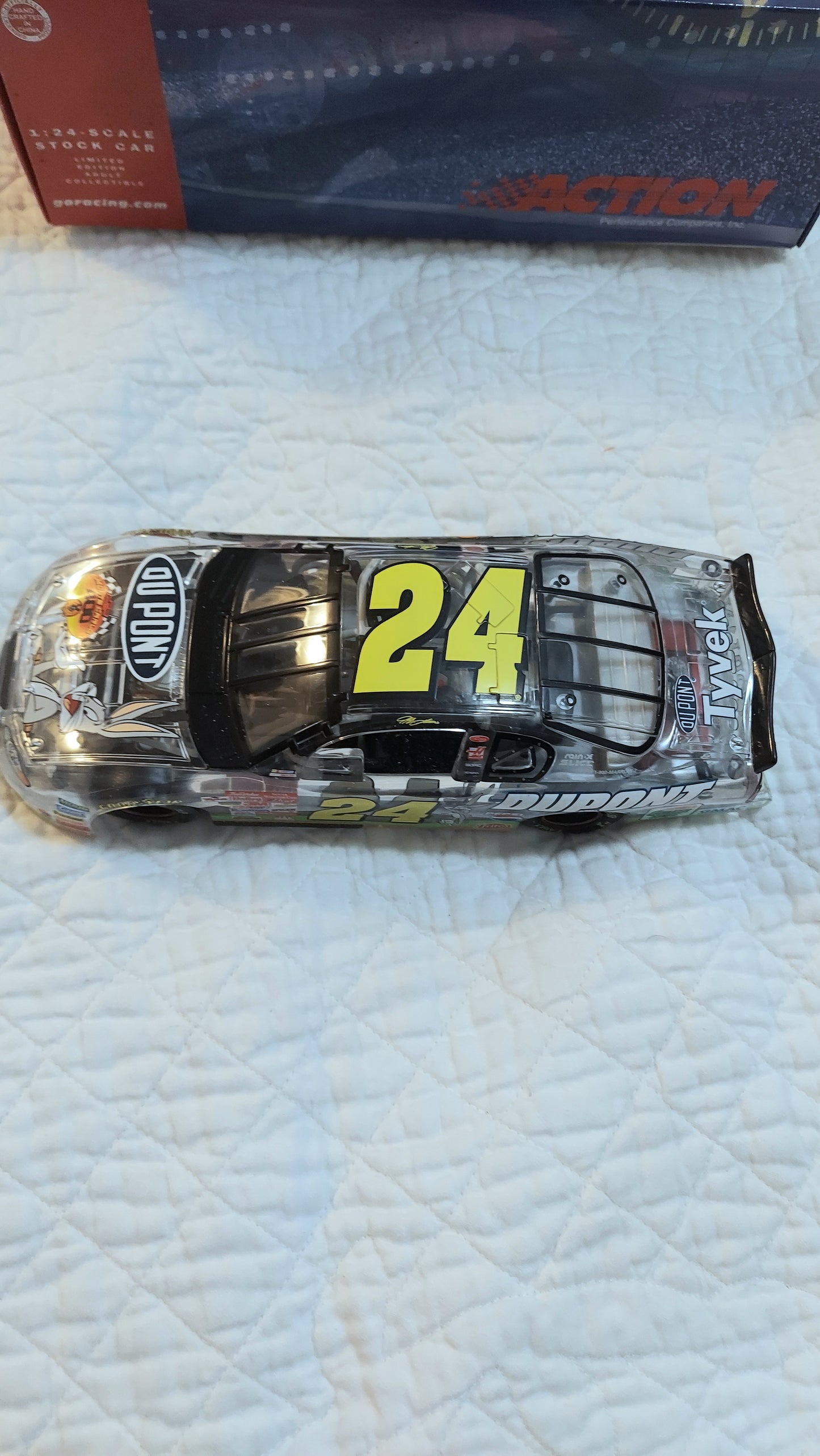 JEFF GORDON #24 DuPont / Looney Tunes 2001 Monte Carlo Clear Car 1:24 Action