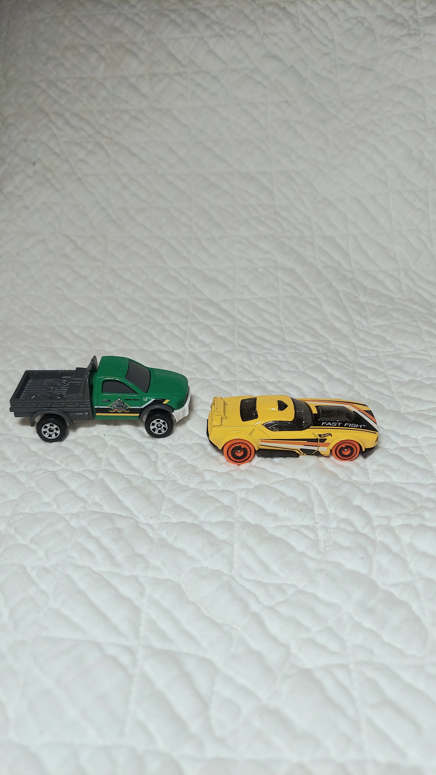 Matchbox 2016 Ram Flatbed Sierra Summit Campground Pickup Truck Service Green & HOT WHEELS Loose Fast Fish (Yellow Version)