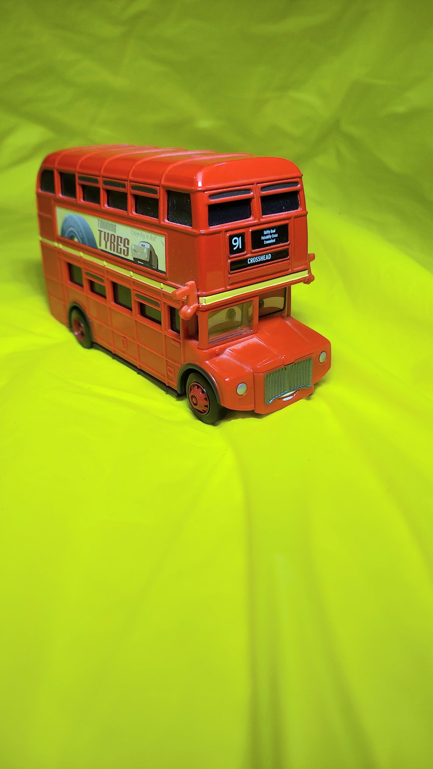 Disney Pixar Cars 2 London Double Decker Bus TOPPER DECKINGTON III Diecast