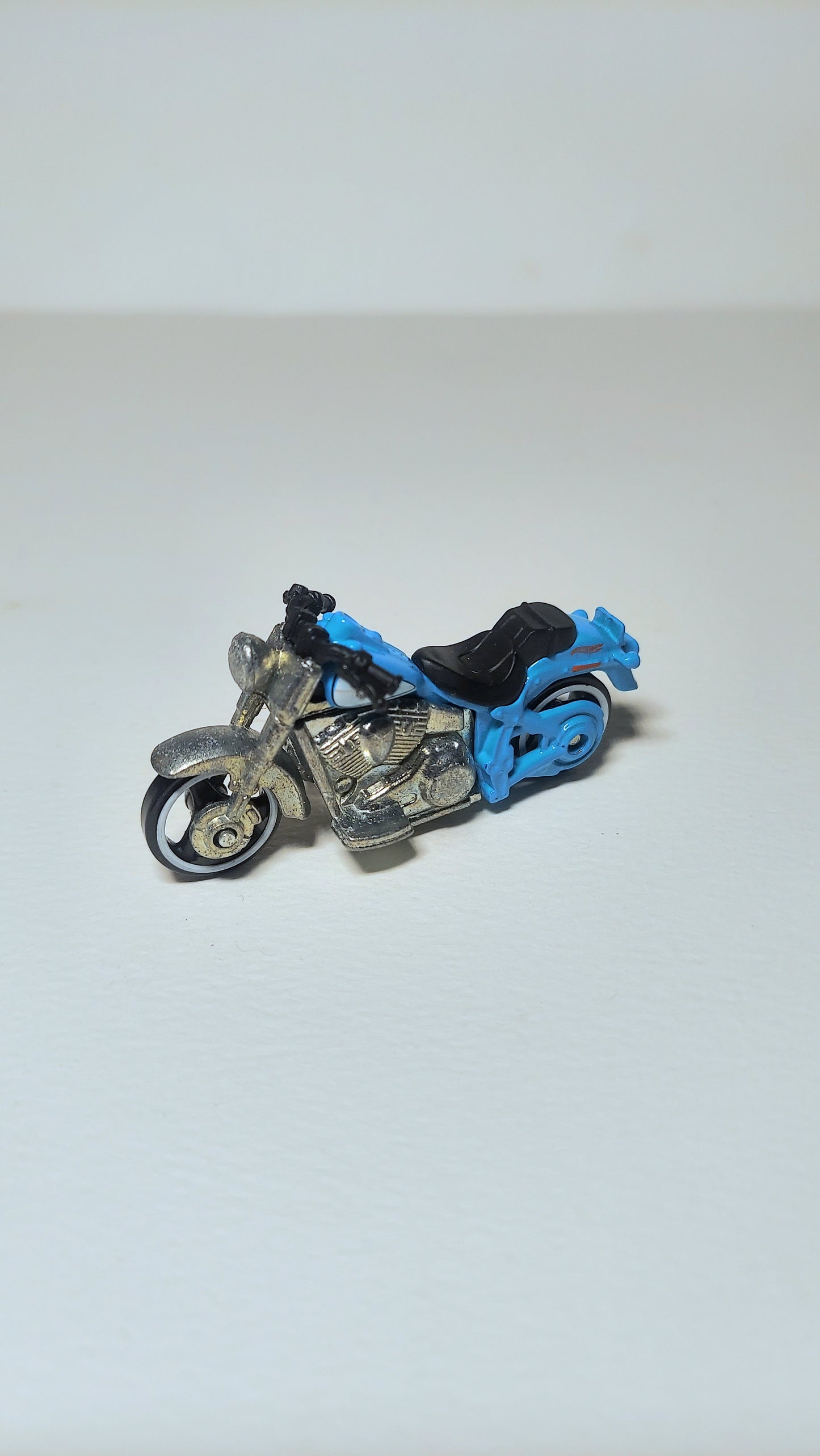 Hotwheels Mattel 2011 Harley Davidson HD Fat boy Motorcycle Die Cast