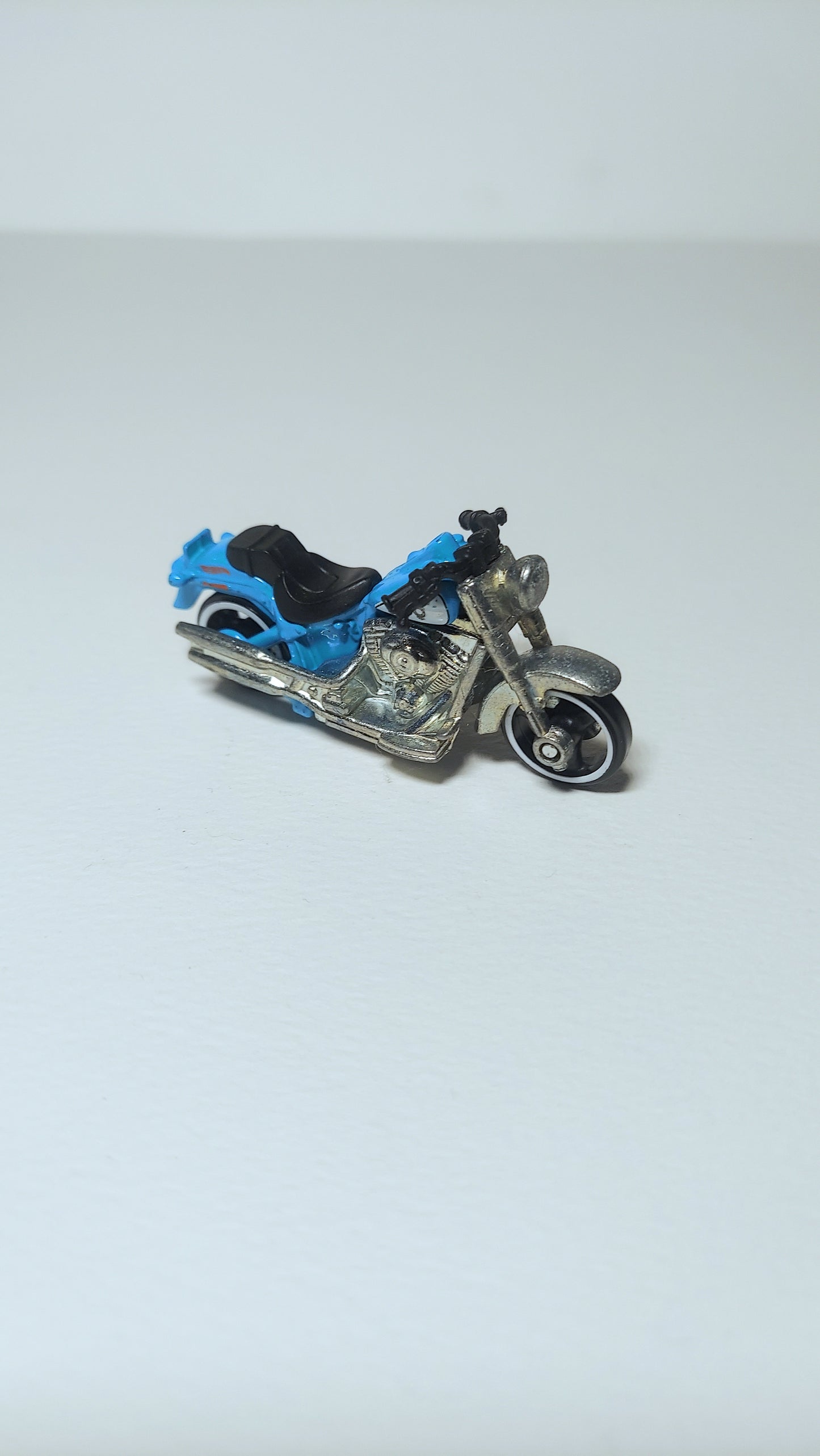 Hotwheels Mattel 2011 Harley Davidson HD Fat boy Motorcycle Die Cast