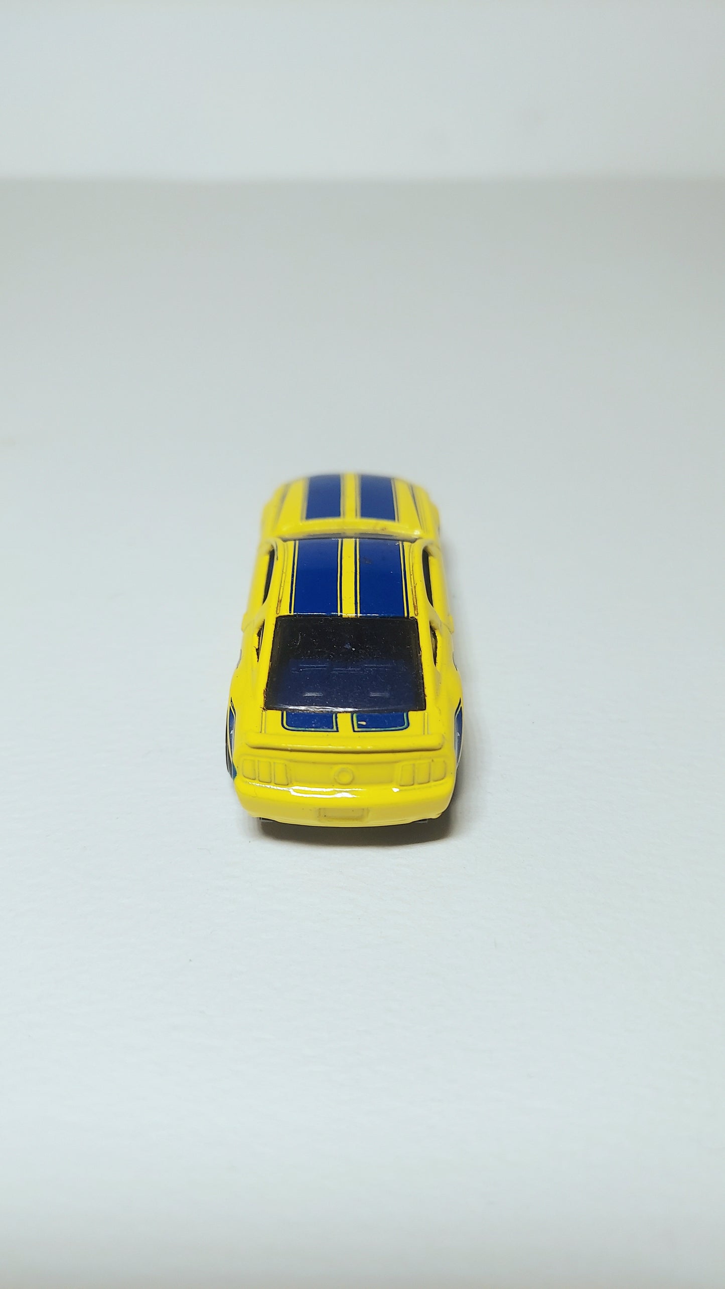 Hot Wheels 2005 Ford Mustang GT Yellow Blue 2004 Mattel