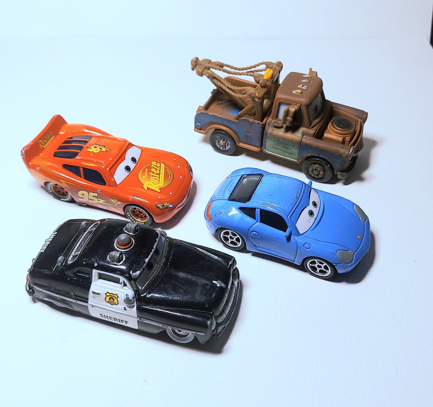 Disney Cars Lot McQueen , Mater, Sally Carrera, Doc Hudson