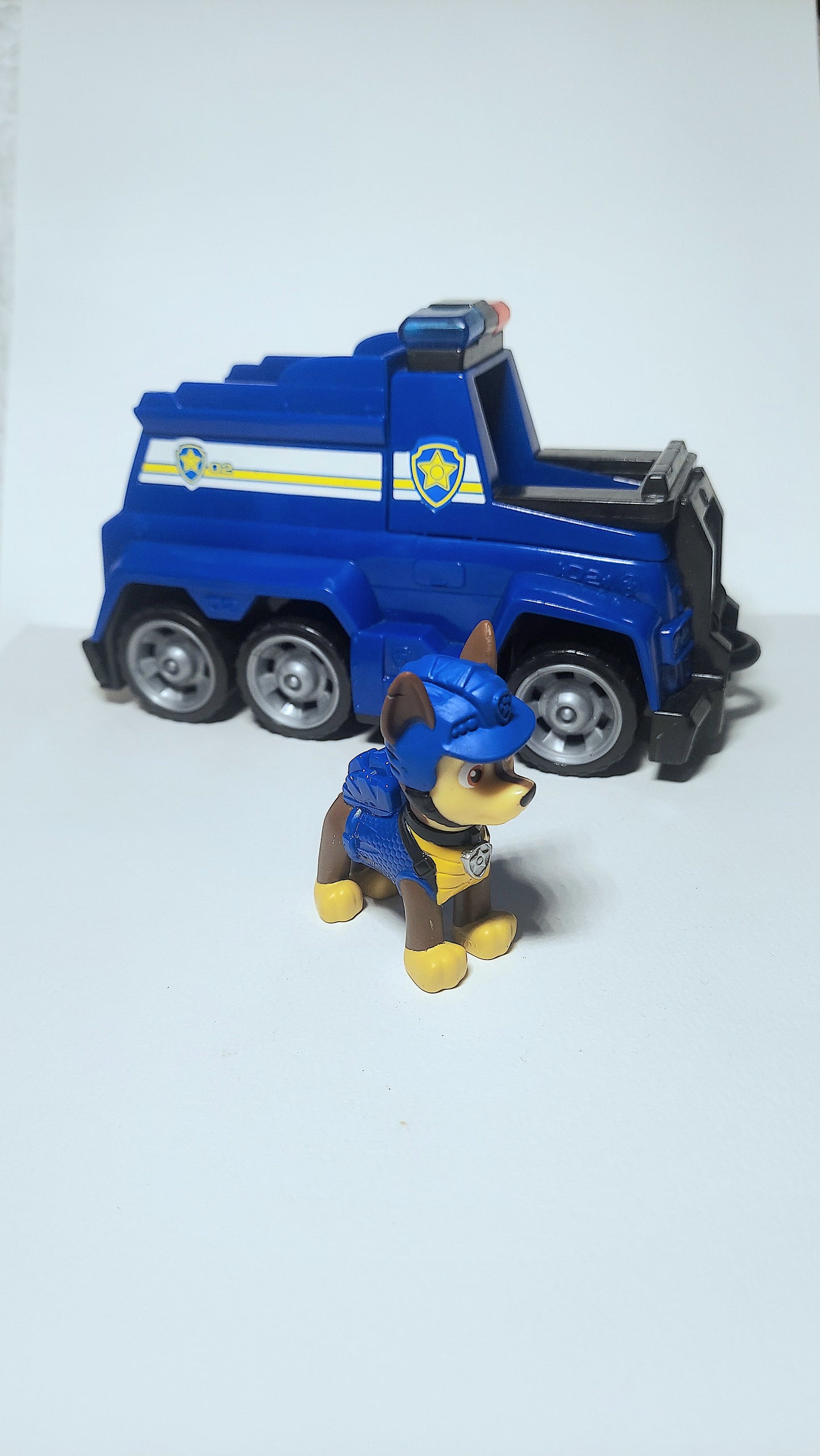 Paw Patrol Chase Police Cruiser Vehicle & Figure. Spin Master Ultimate Rescue!