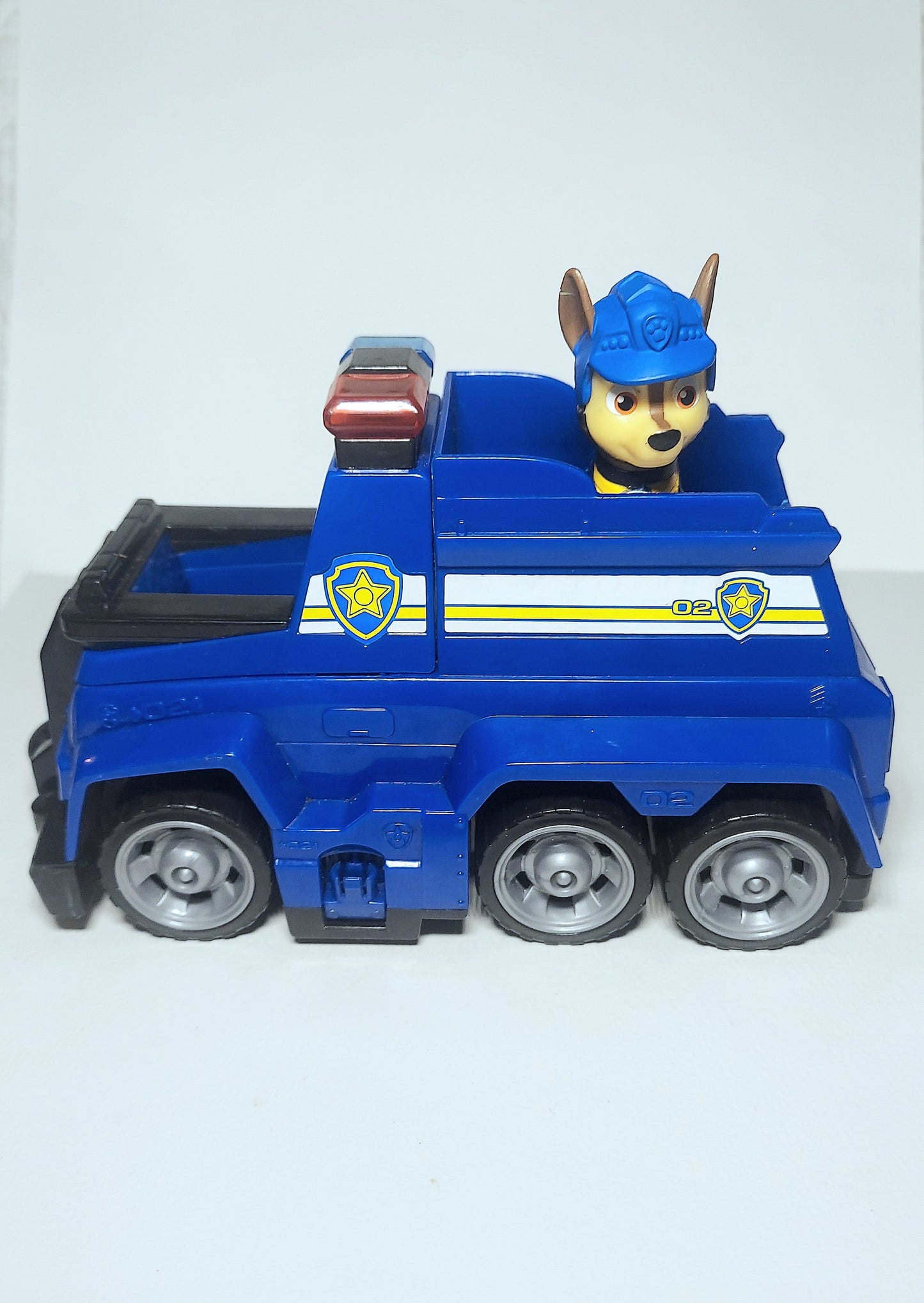 Paw patrol ultimate rescue chase hot sale police cruiser vehicle and figure