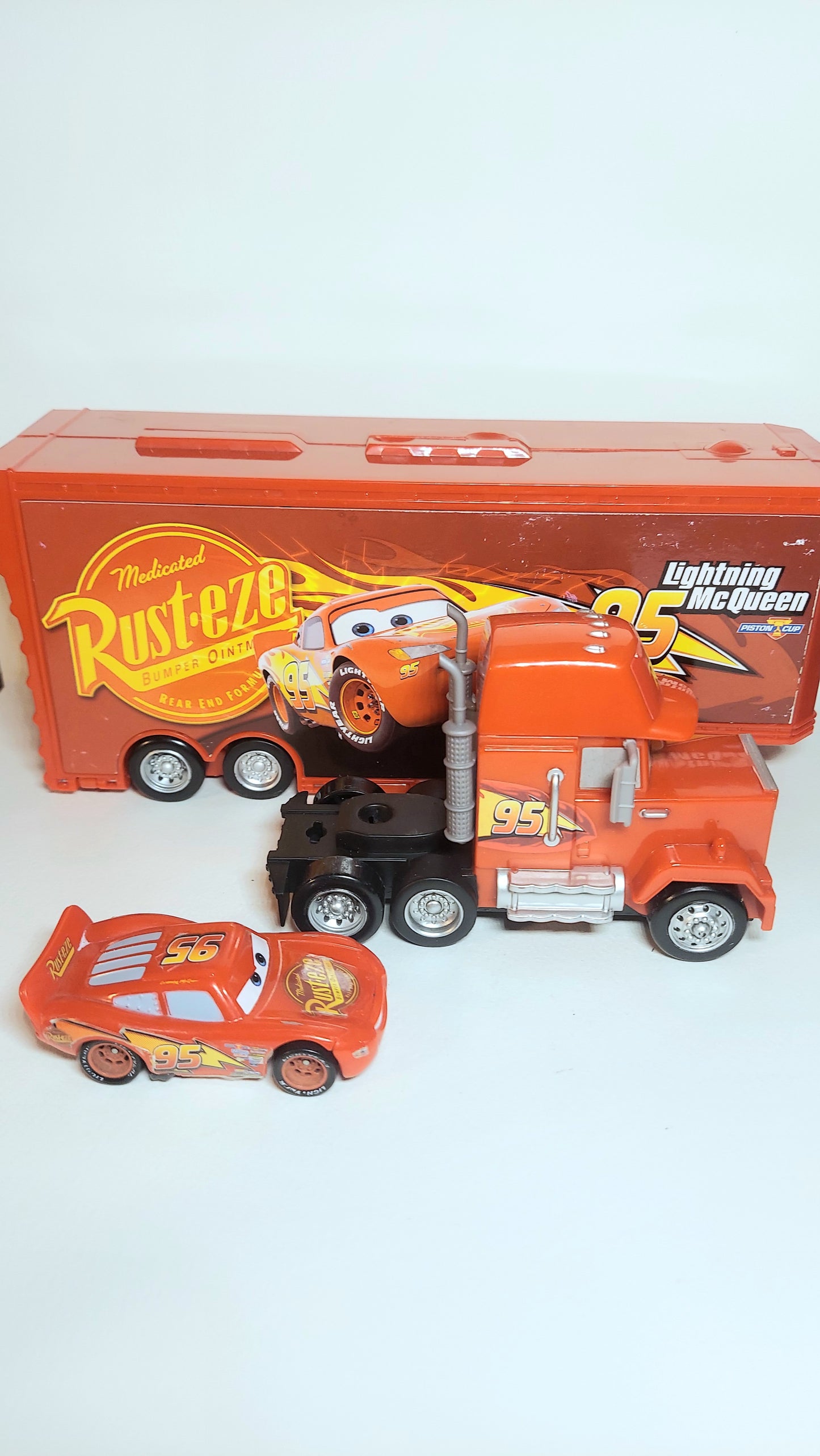 Disney Pixar Cars Lightning McQueen Mack Truck playset Story set 2017