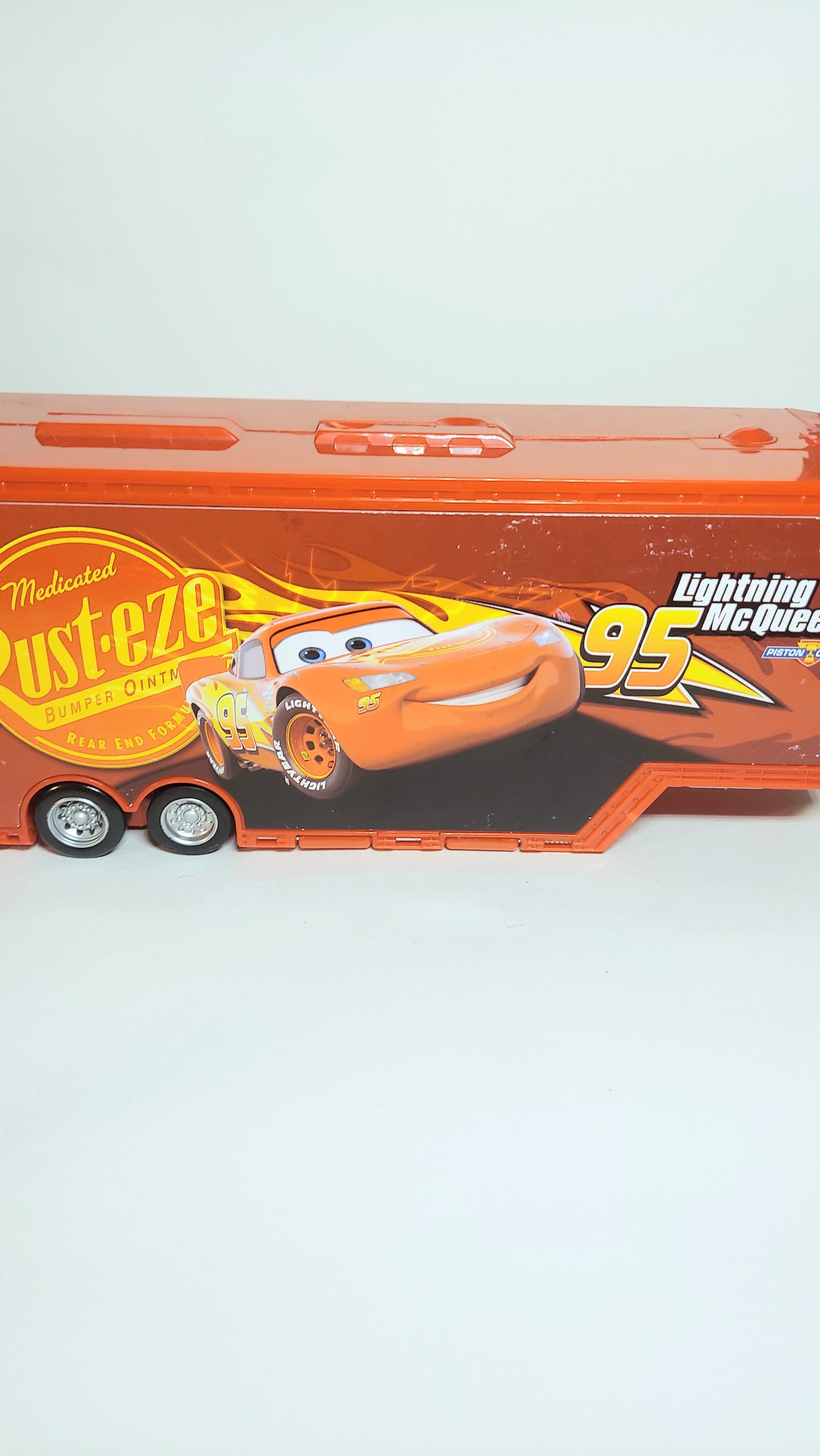 Disney Pixar Cars Lightning McQueen Mack Truck playset Story set 2017