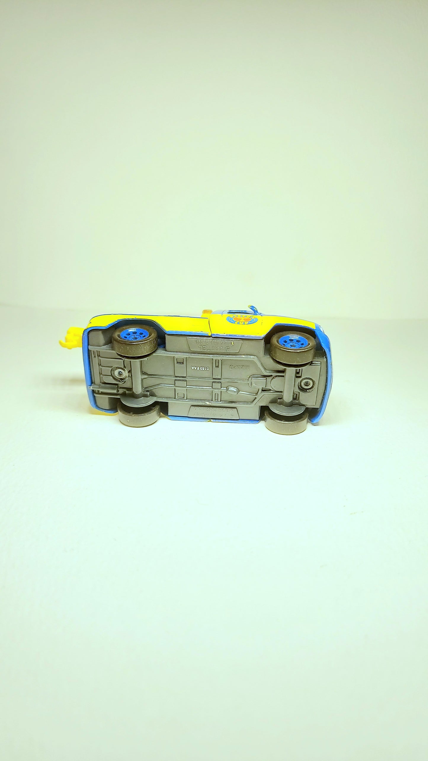 DISNEY Cars RACE TOW TRUCK TOM Piston Cup