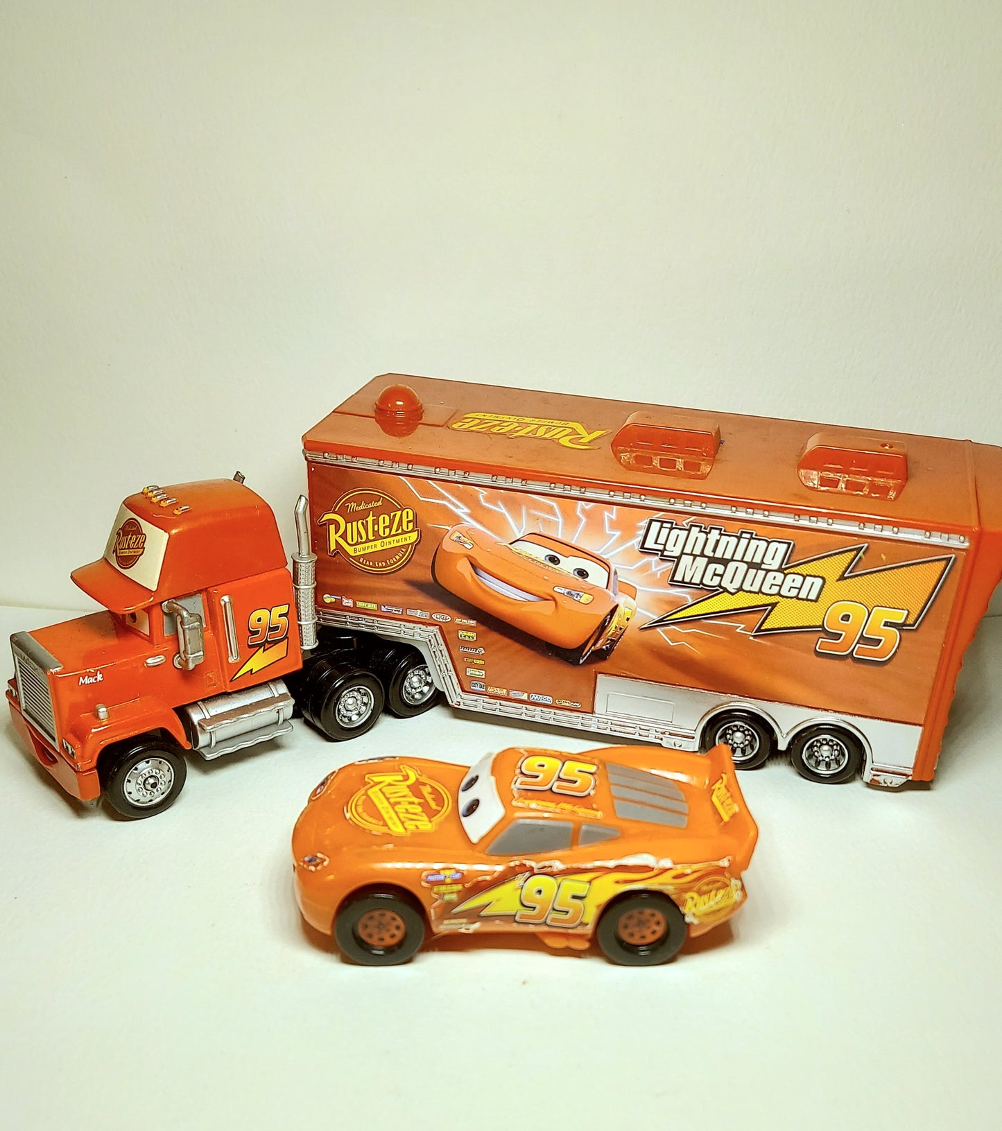 Lightning mcqueen best sale semi truck