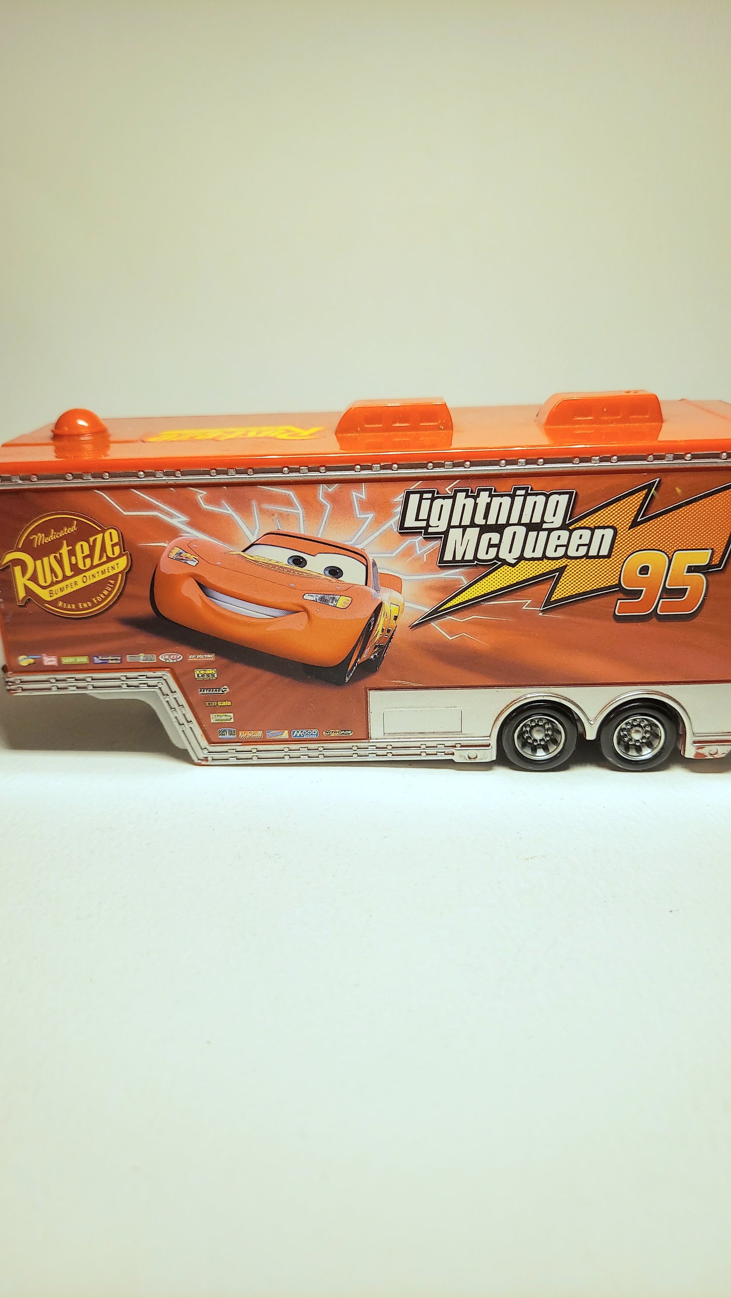 Disney Pixar Cars Lightning Mcqueen Mack Rust-Eze Semi Truck Trailer Toy Playset