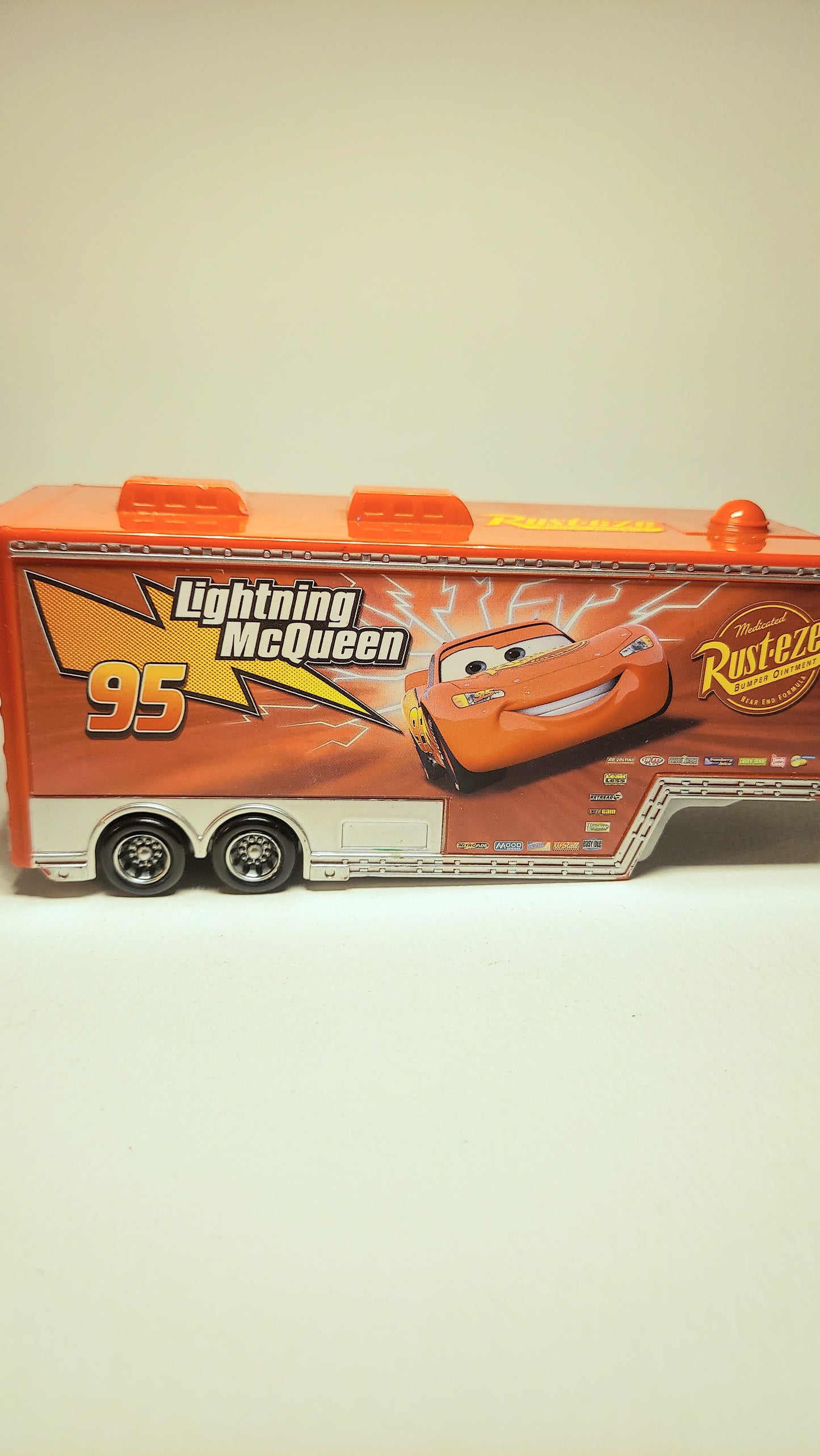 Disney Pixar Cars Lightning Mcqueen Mack Rust-Eze Semi Truck Trailer Toy Playset