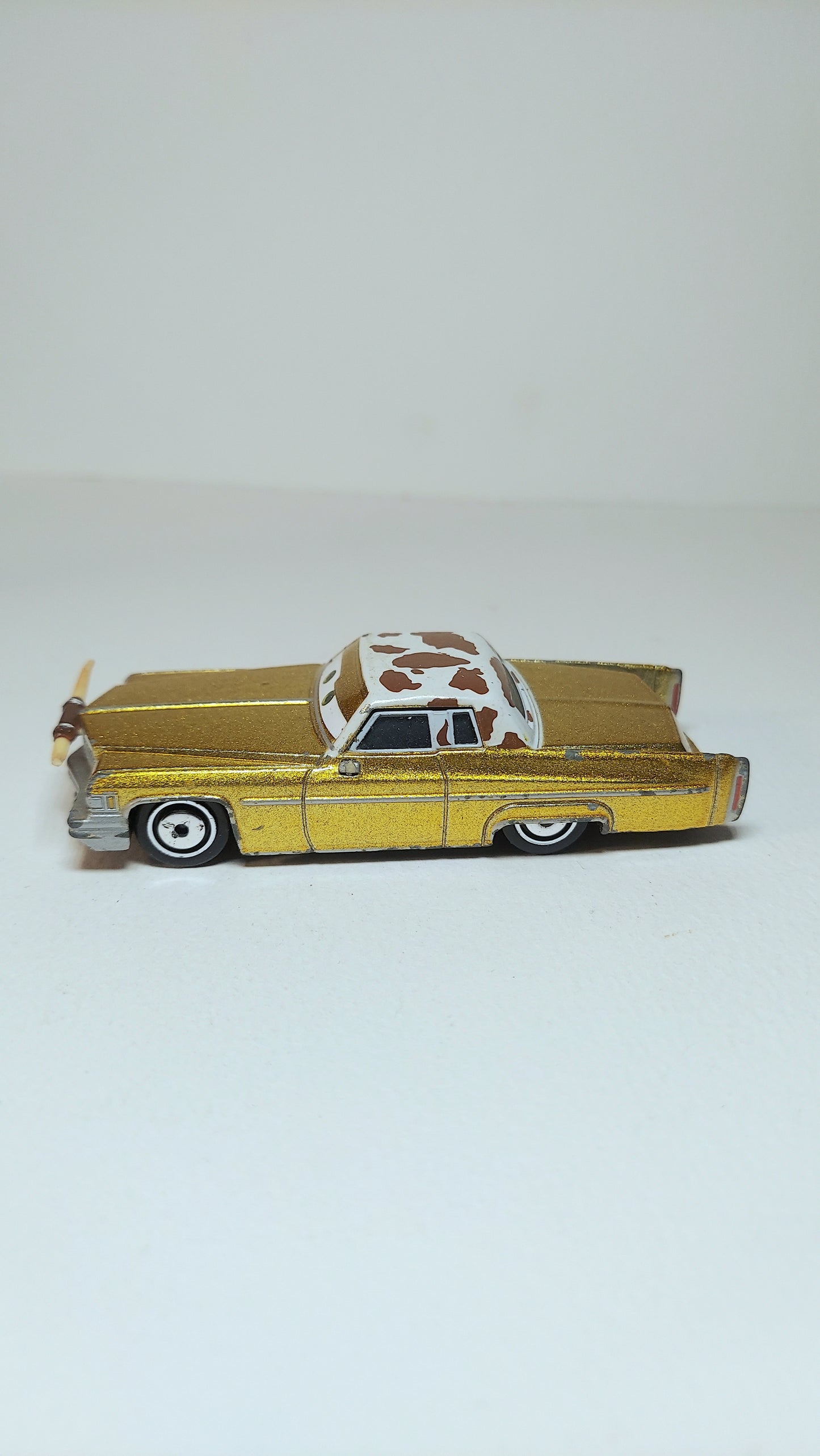 Disney Pixar Cars Tex Dinoco - 1975 Cadillac Coupe De Ville