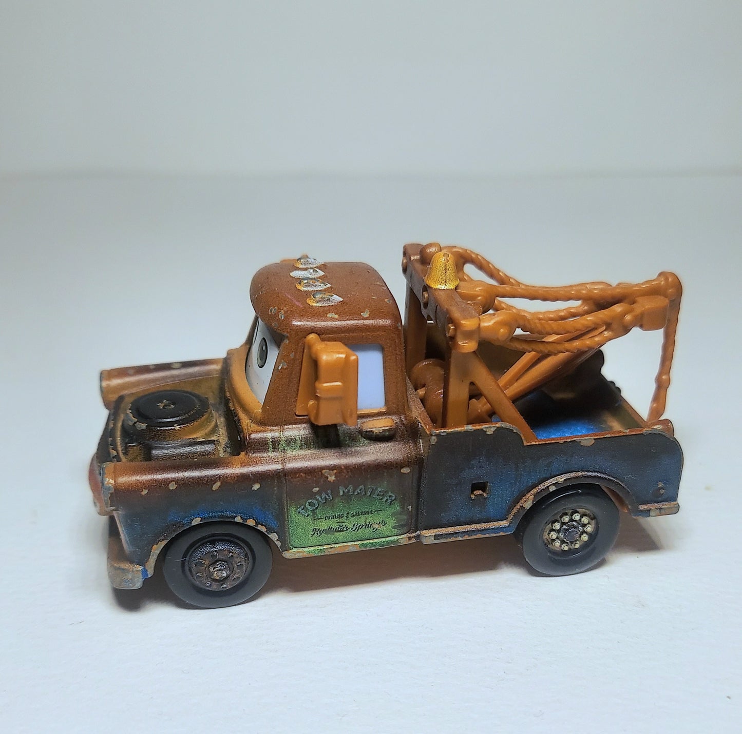 Disney Pixar Cars 2 Movie Mater Character Mattel Tow Truck N22A