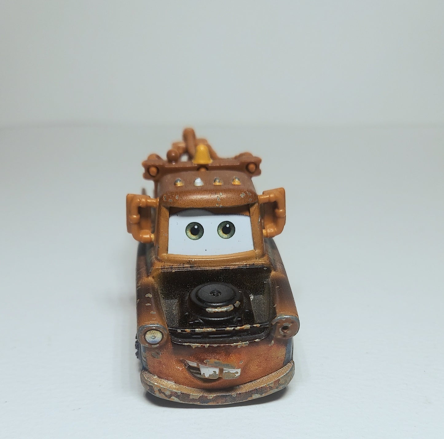 Disney Pixar Cars 2 Movie Mater Character Mattel Tow Truck N22A