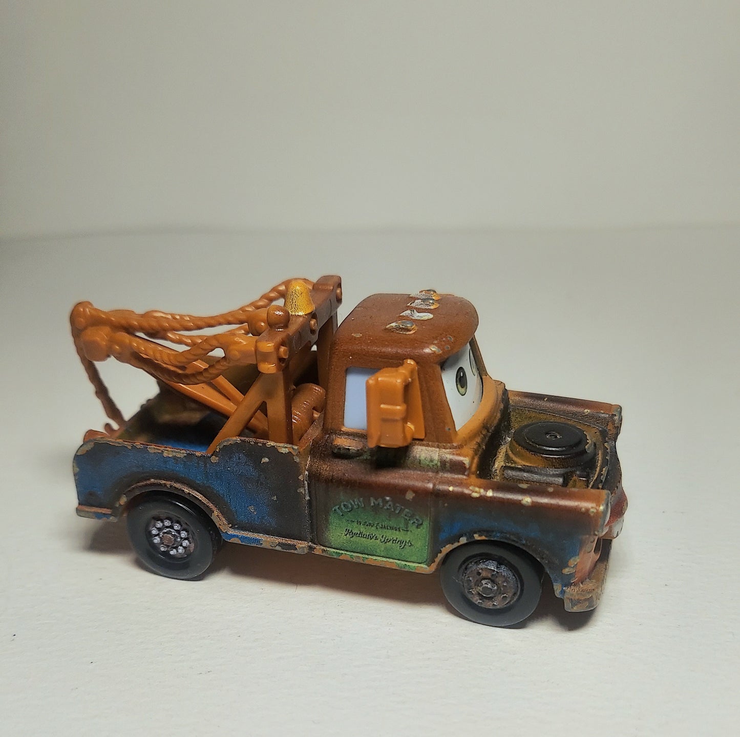 Disney Pixar Cars 2 Movie Mater Character Mattel Tow Truck N22A