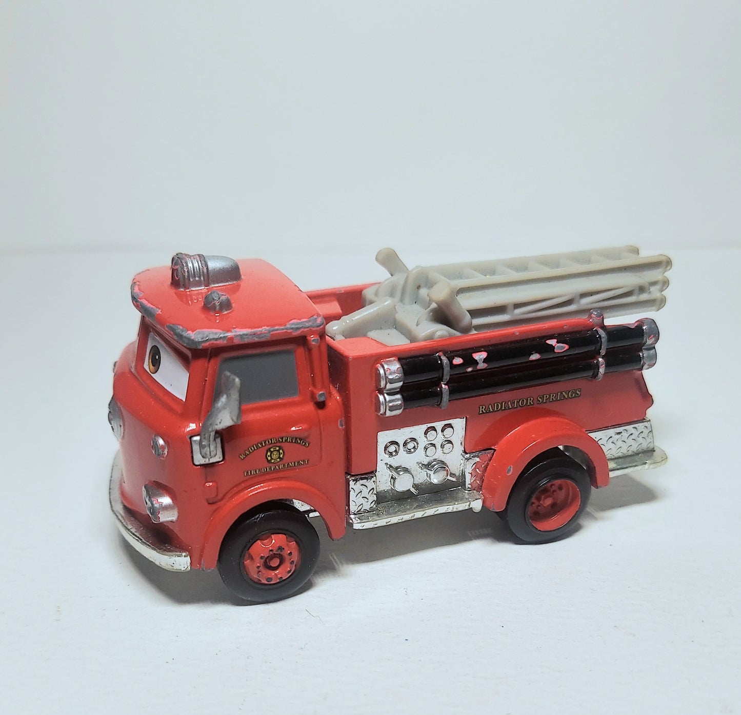 Disney Cars Red Fire Engine Truck Diecast Radiator Springs Mattel 3056A