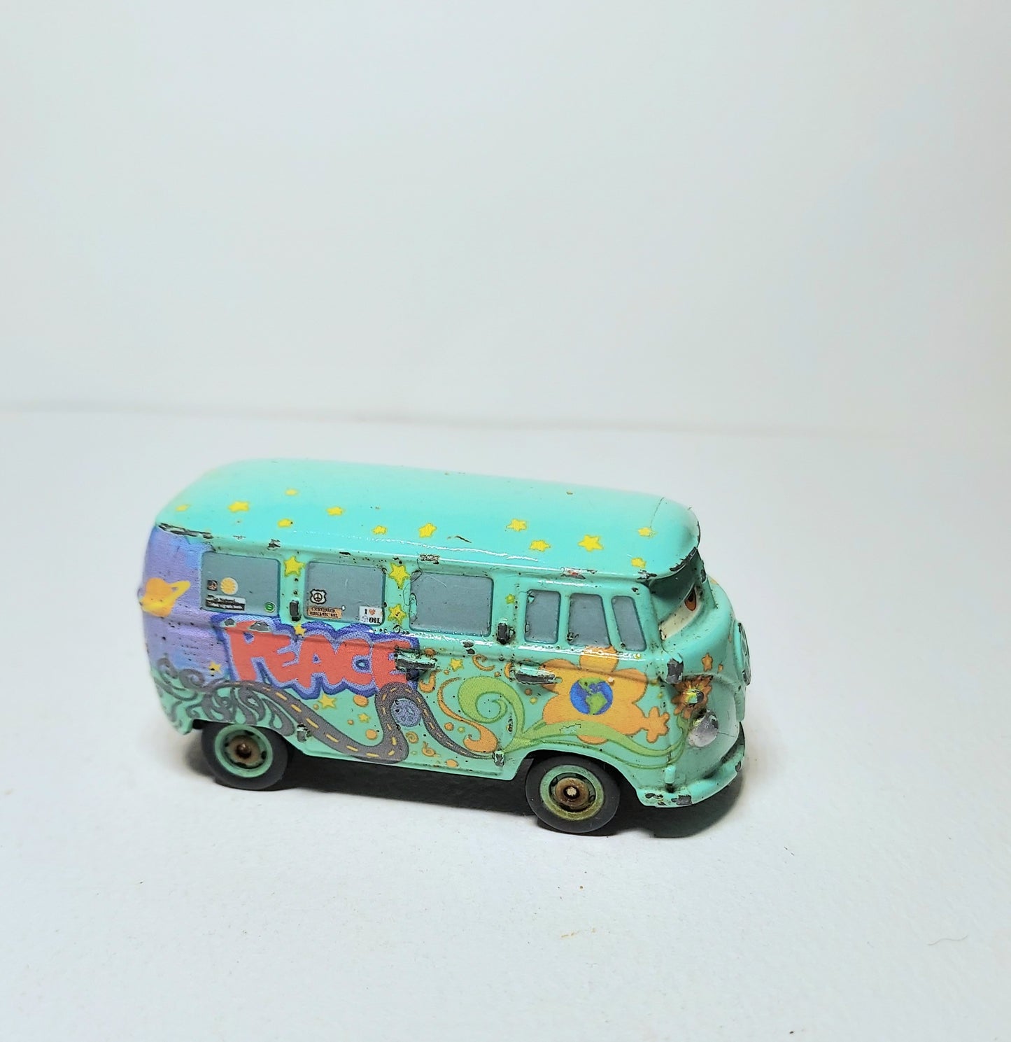 DISNEY PIXAR MOVIE CARS MINIATURE MODEL FILMORE DESERT  DIECAST VAN TOY