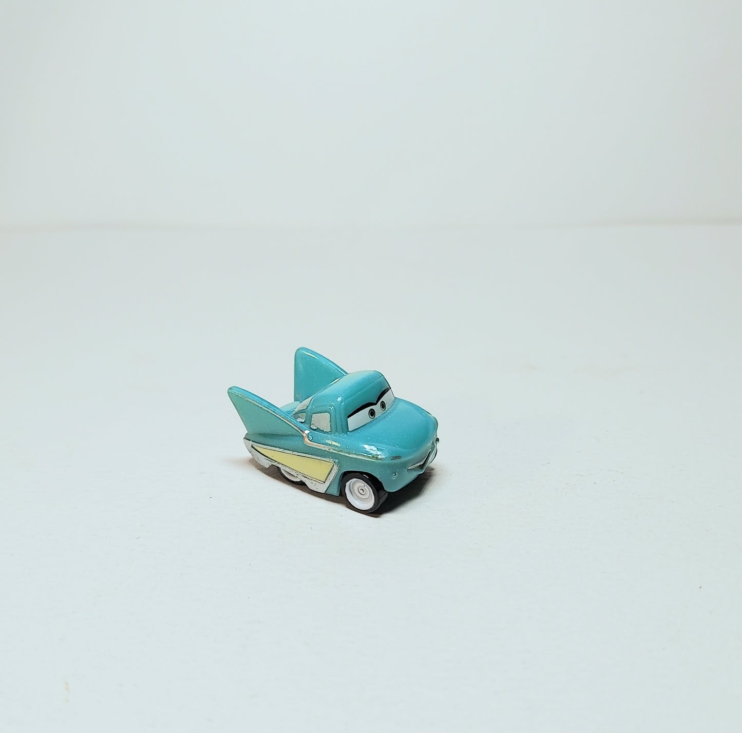 Disney Pixar Cars Flo Micro Drifter Y9906 Mattel