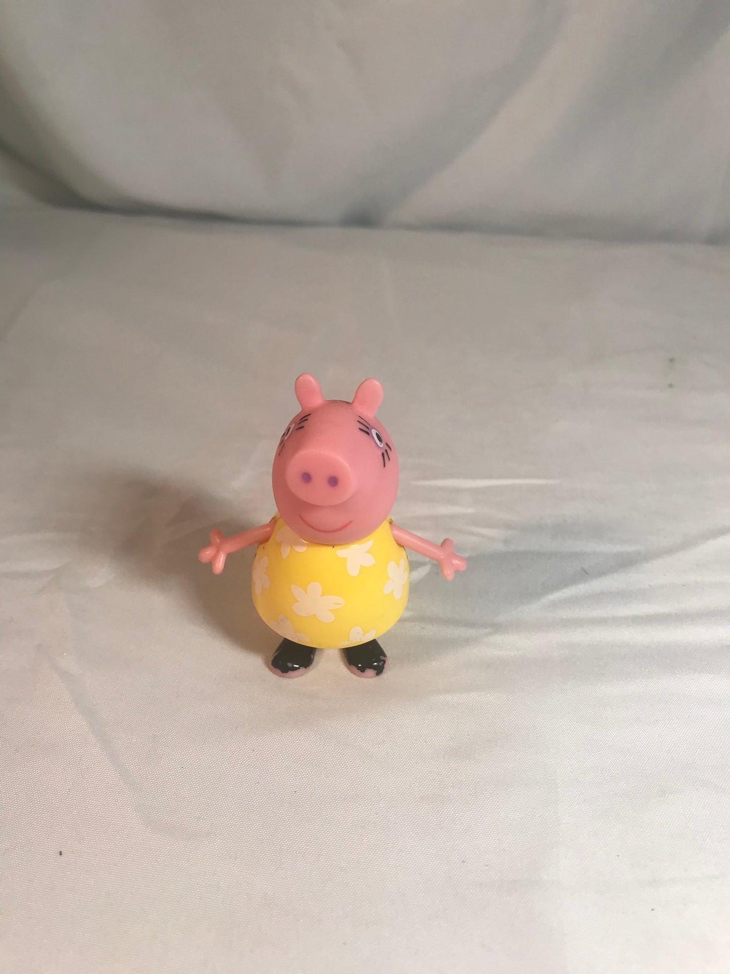 PEPPA PIG Mom Momma Mommy Mummy Pig 2" Yellow Flower Dress Figure