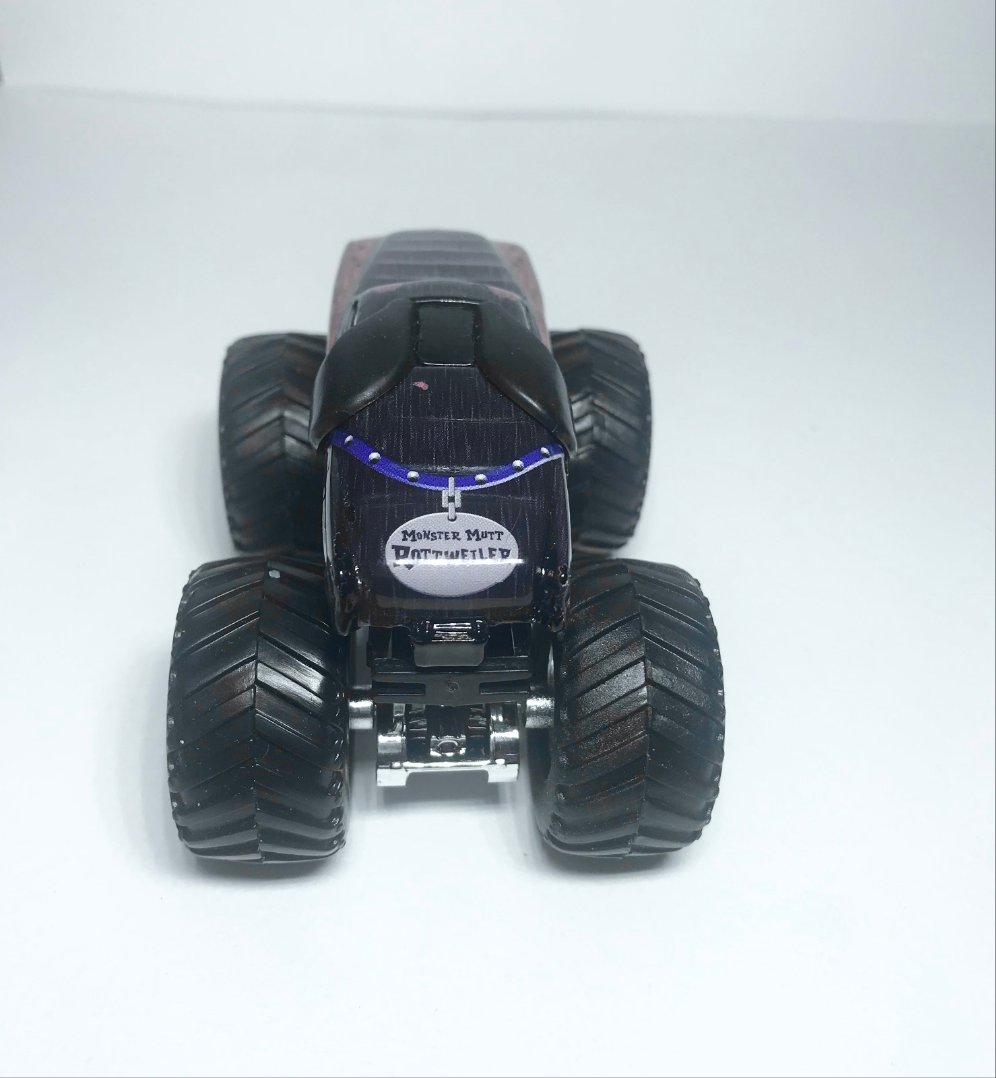 Hot Wheels Monster Jam Truck 1/64 Diecast Monster Mutt Rottweiler